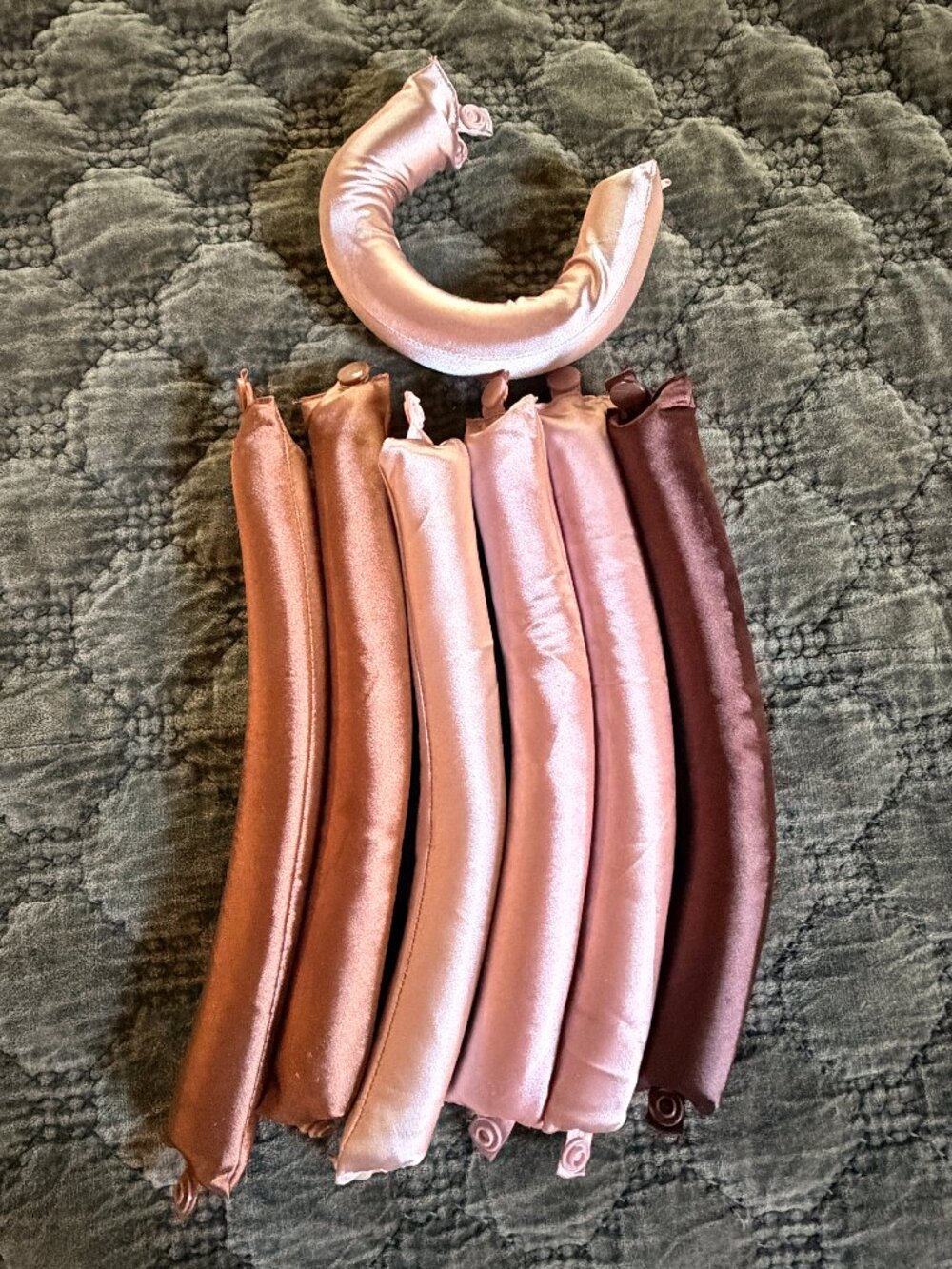 Kitsch Satin Heatless Hair Rollers Set of 7 Snap Curlers EUC